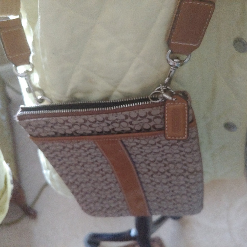 Coach crossbody, removable/adjustable strap - Picture 7 of 8
